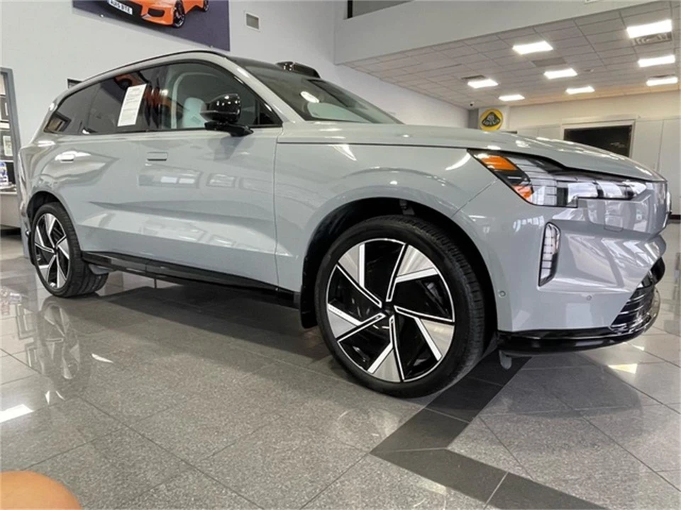 2025 Volvo XC90 2nd Gen - Image 7 of 31