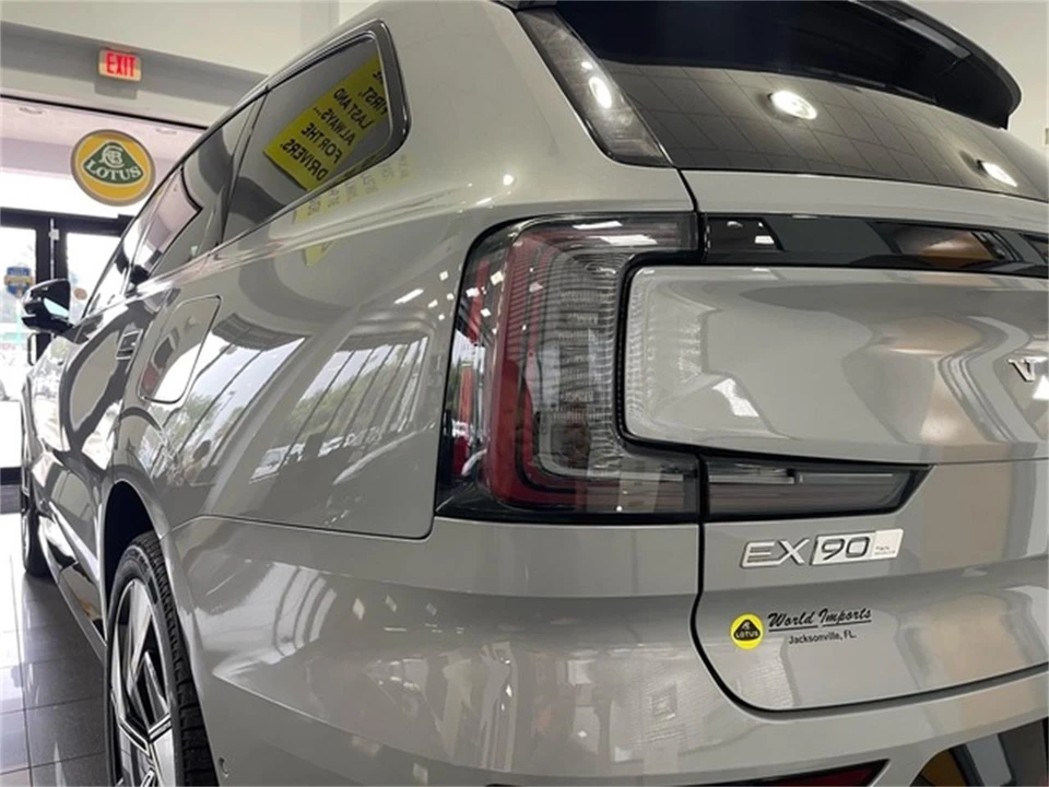 2025 Volvo XC90 2nd Gen - Image 15 of 31