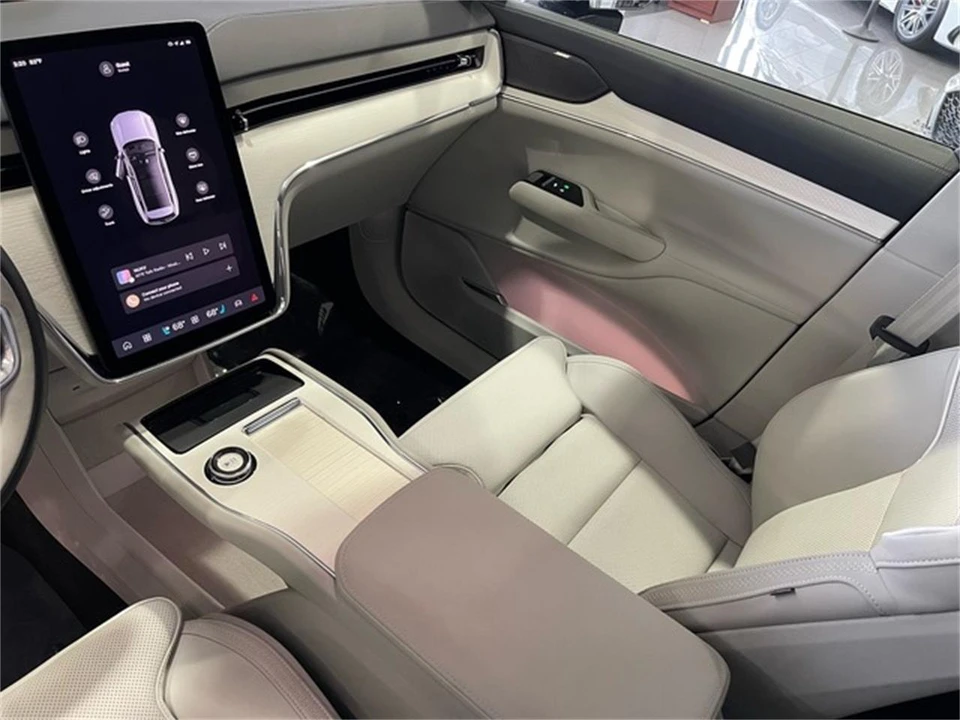 2025 Volvo XC90 2nd Gen - Image 27 of 31