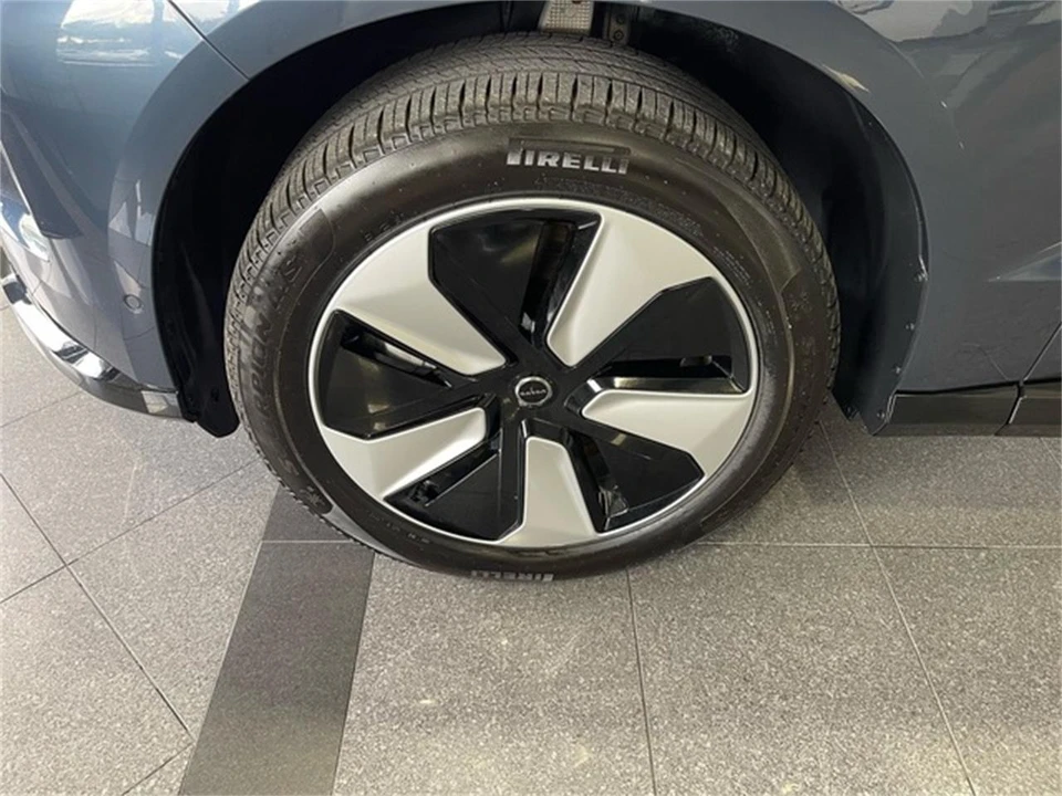 2025 Volvo XC90 2nd Gen - Image 19 of 31