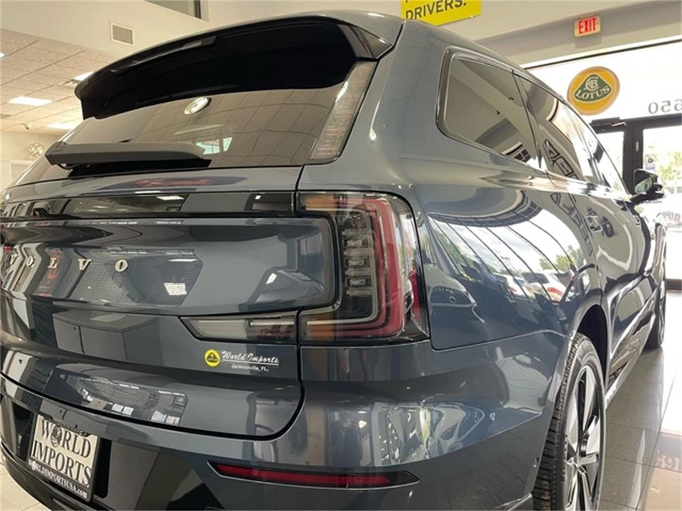 2025 Volvo XC90 2nd Gen - Image 15 of 31