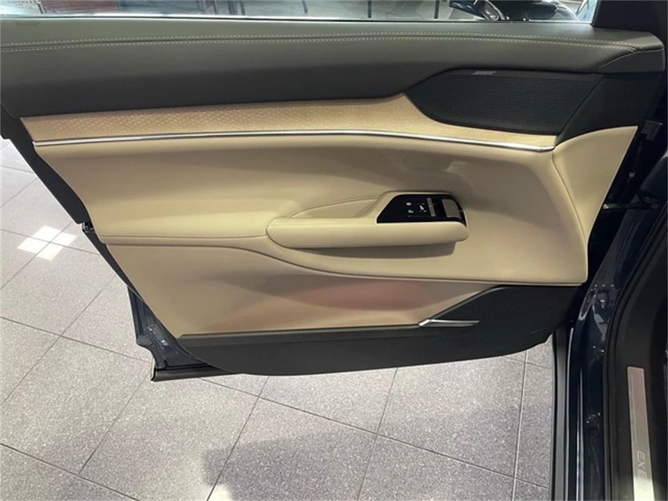 2025 Volvo XC90 2nd Gen - Image 21 of 31