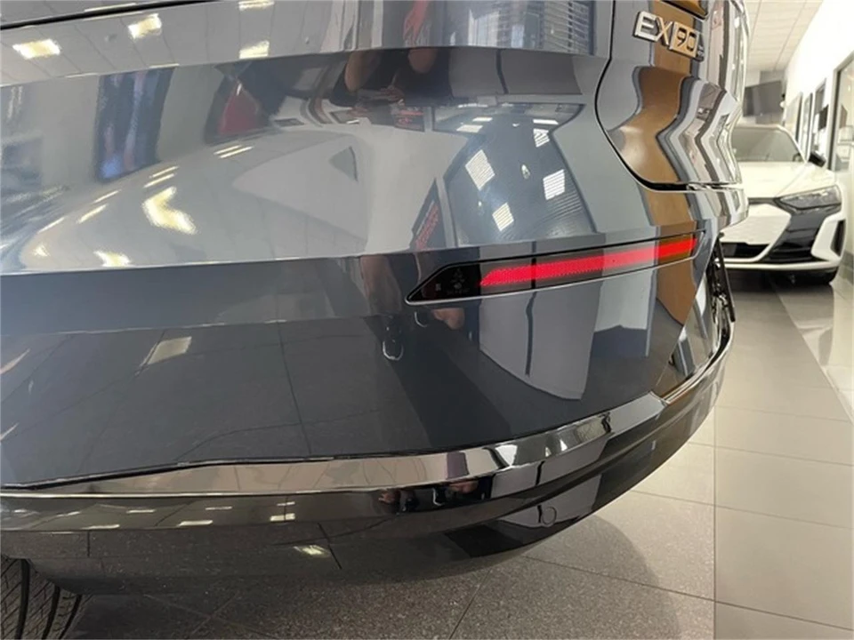 2025 Volvo XC90 2nd Gen - Image 14 of 31