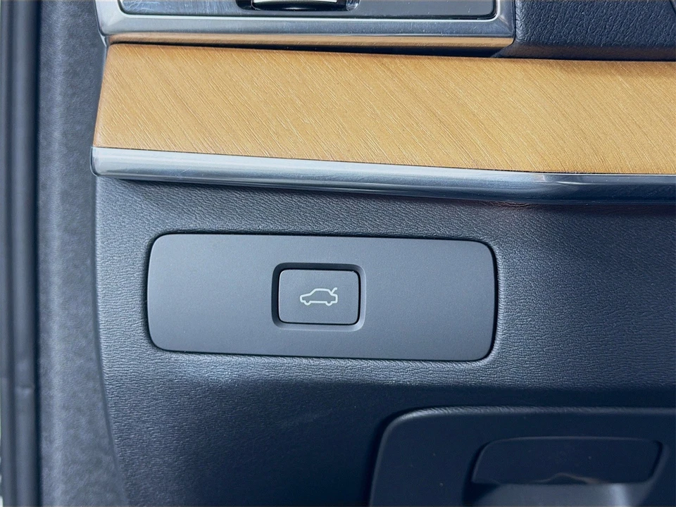 2025 Volvo XC90 2nd Gen - Image 12 of 12