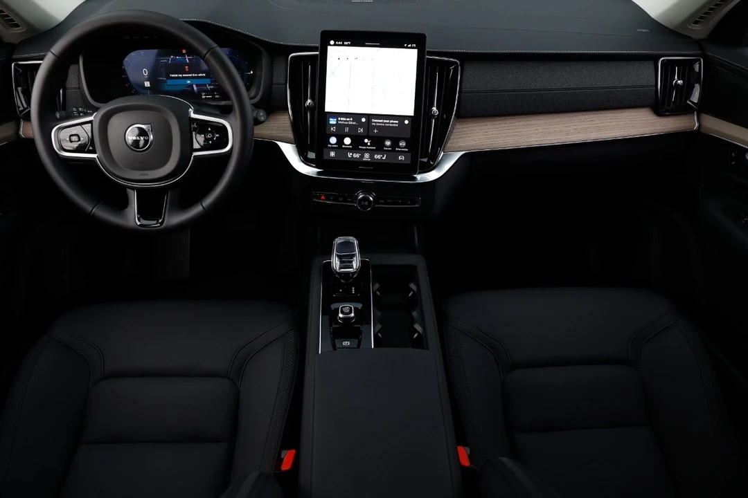 2025 Volvo XC90 2nd Gen - Image 2 of 12