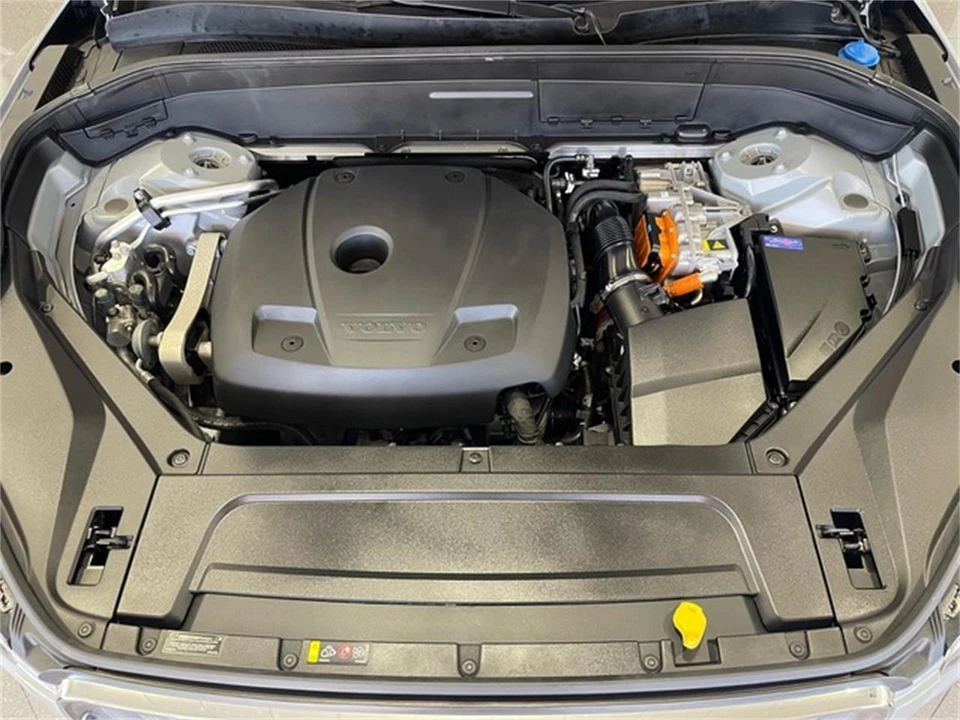 2025 Volvo XC90 2nd Gen - Image 19 of 31