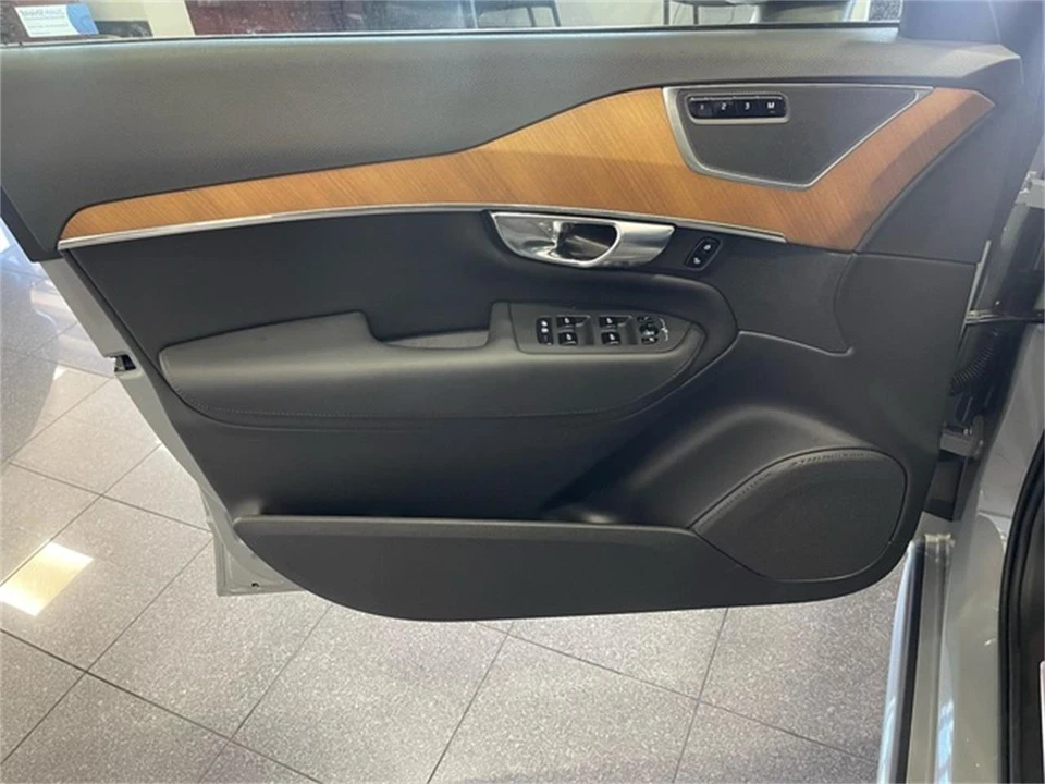 2025 Volvo XC90 2nd Gen - Image 23 of 31