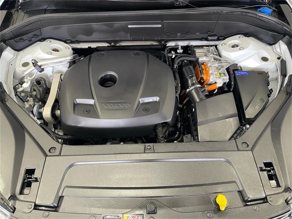2025 Volvo XC90 2nd Gen - Image 19 of 31