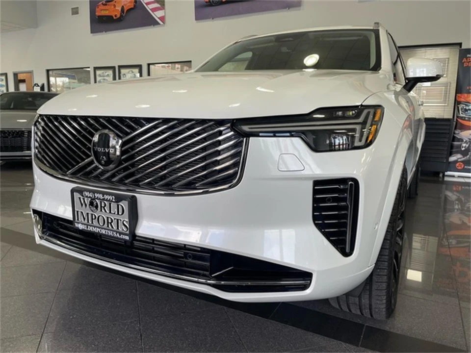 2025 Volvo XC90 2nd Gen - Image 11 of 31
