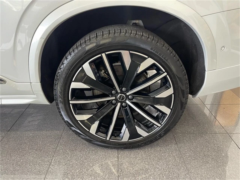 2025 Volvo XC90 2nd Gen - Image 21 of 31