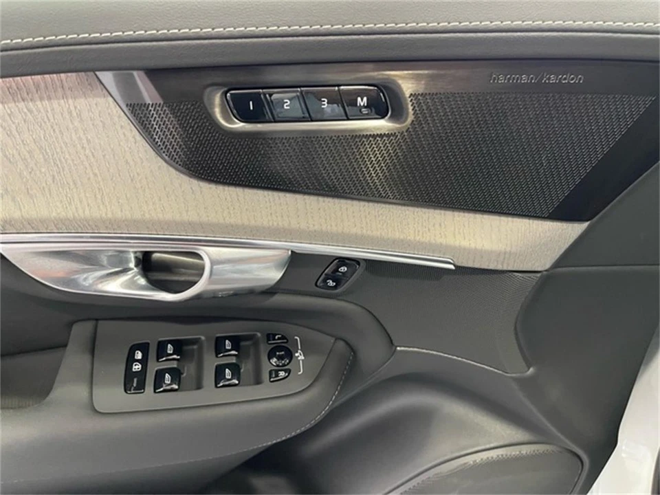 2025 Volvo XC90 2nd Gen - Image 23 of 31