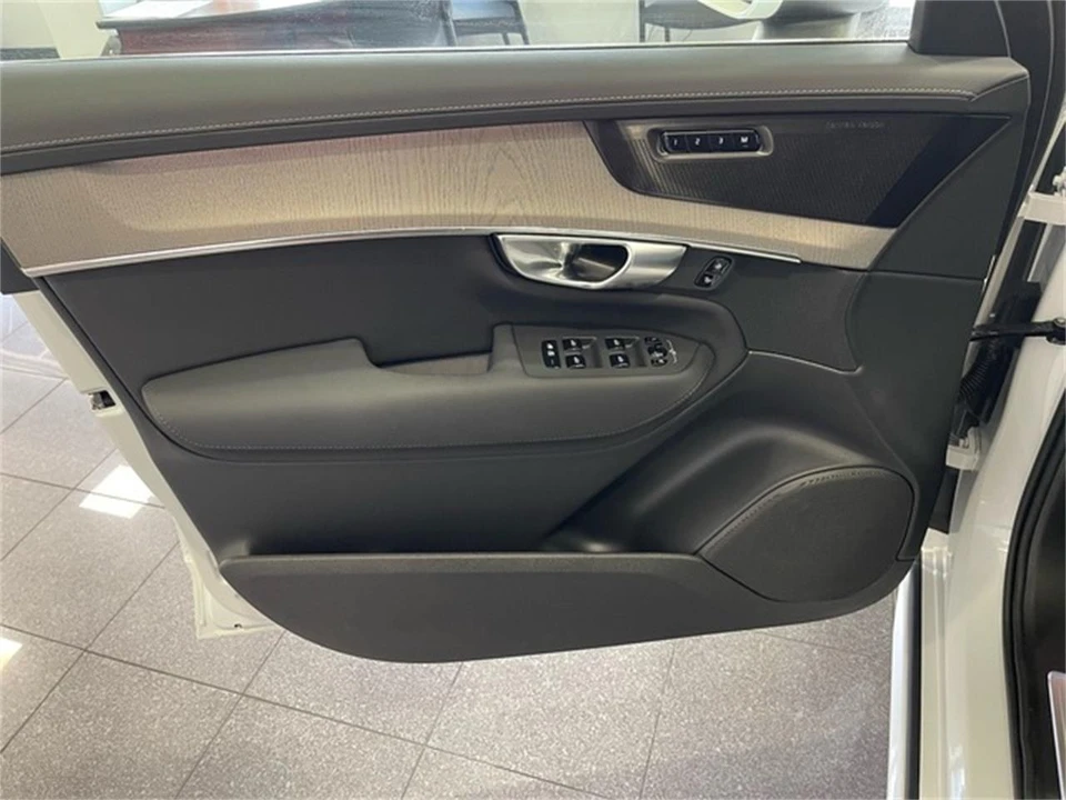 2025 Volvo XC90 2nd Gen - Image 22 of 31