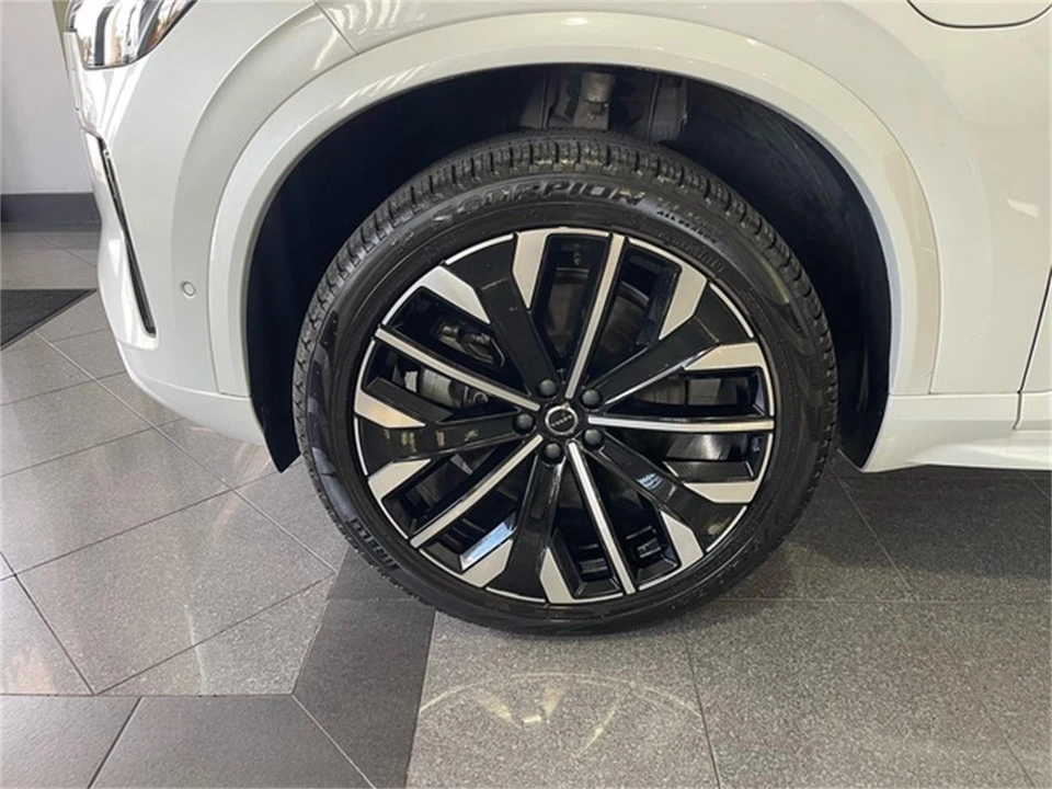 2025 Volvo XC90 2nd Gen - Image 20 of 31
