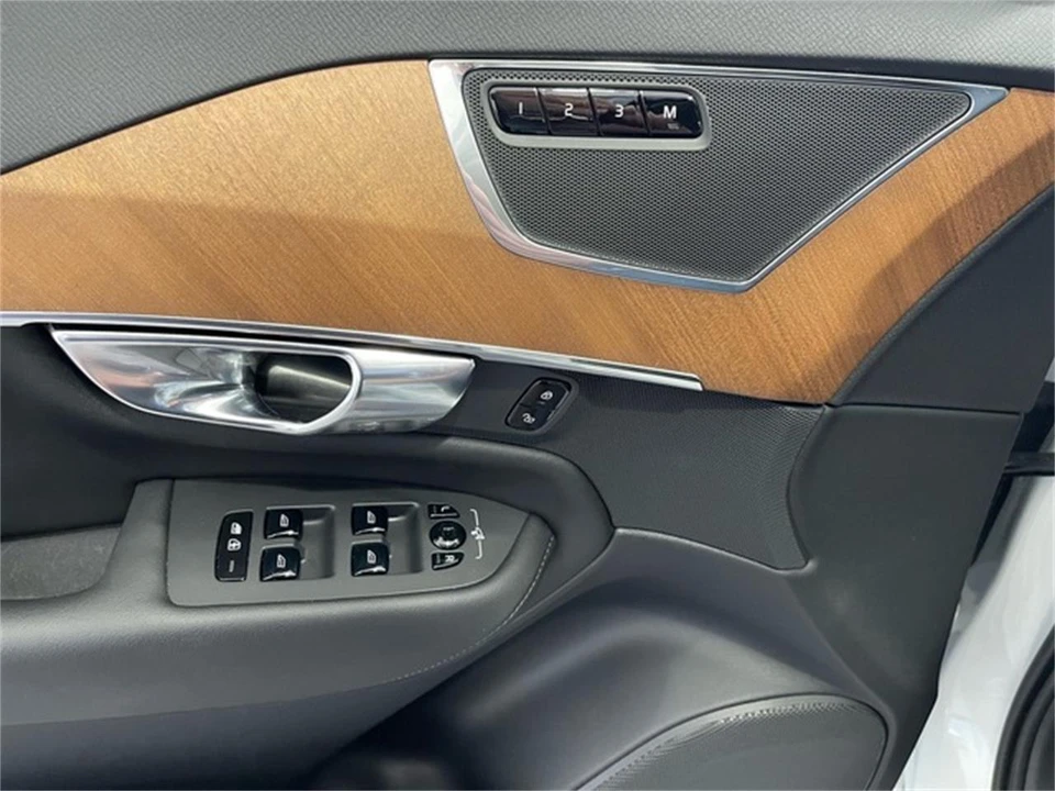 2025 Volvo XC90 2nd Gen - Image 24 of 31
