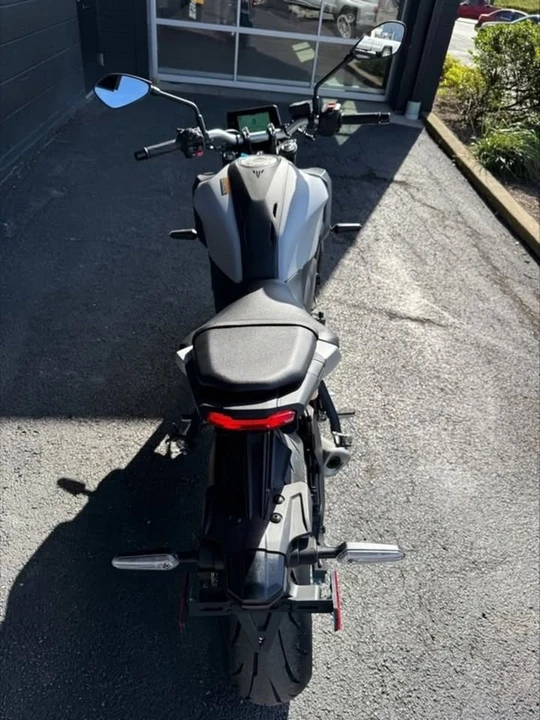 2025 Yamaha - Image 8 of 13