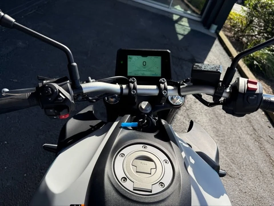 2025 Yamaha - Image 6 of 13