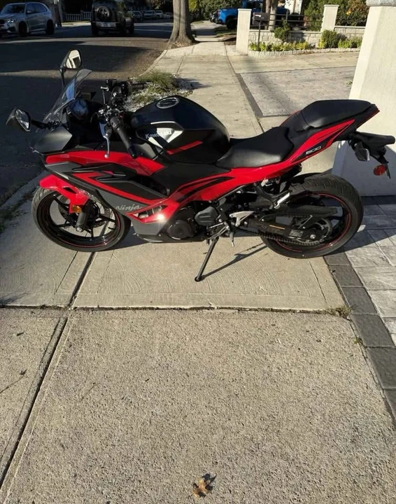 2025 Kawasaki Ninja - Image 3 of 6