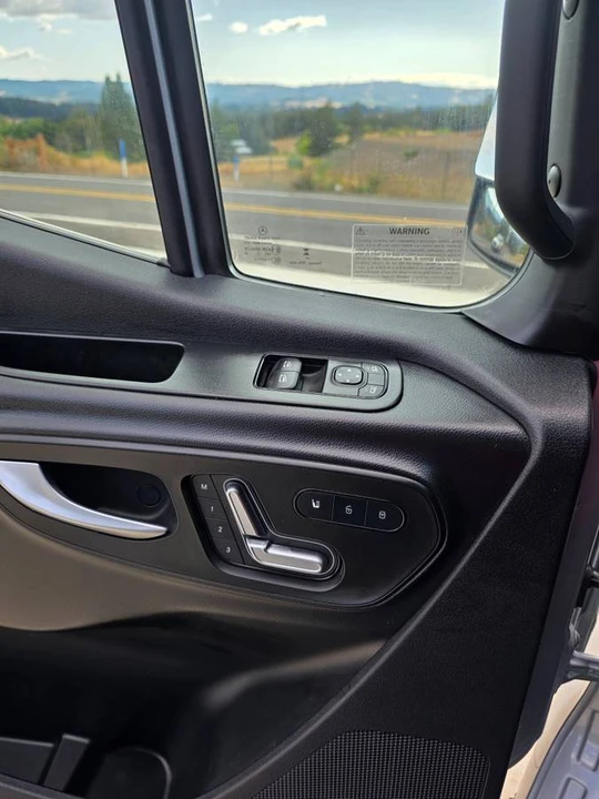 2025 Mercedes-Benz VS30 Sprinter - Image 10 of 19