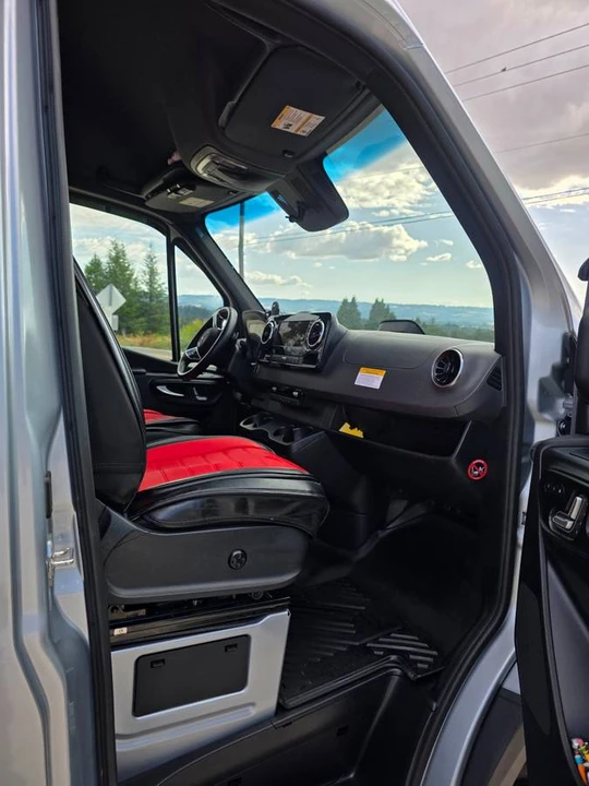 2025 Mercedes-Benz VS30 Sprinter - Image 5 of 19