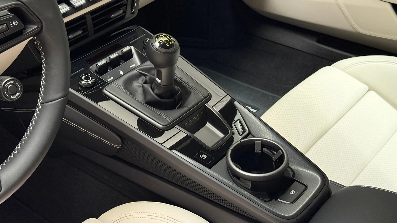 2026 Porsche 992 GT3 Touring - Image 18 of 25