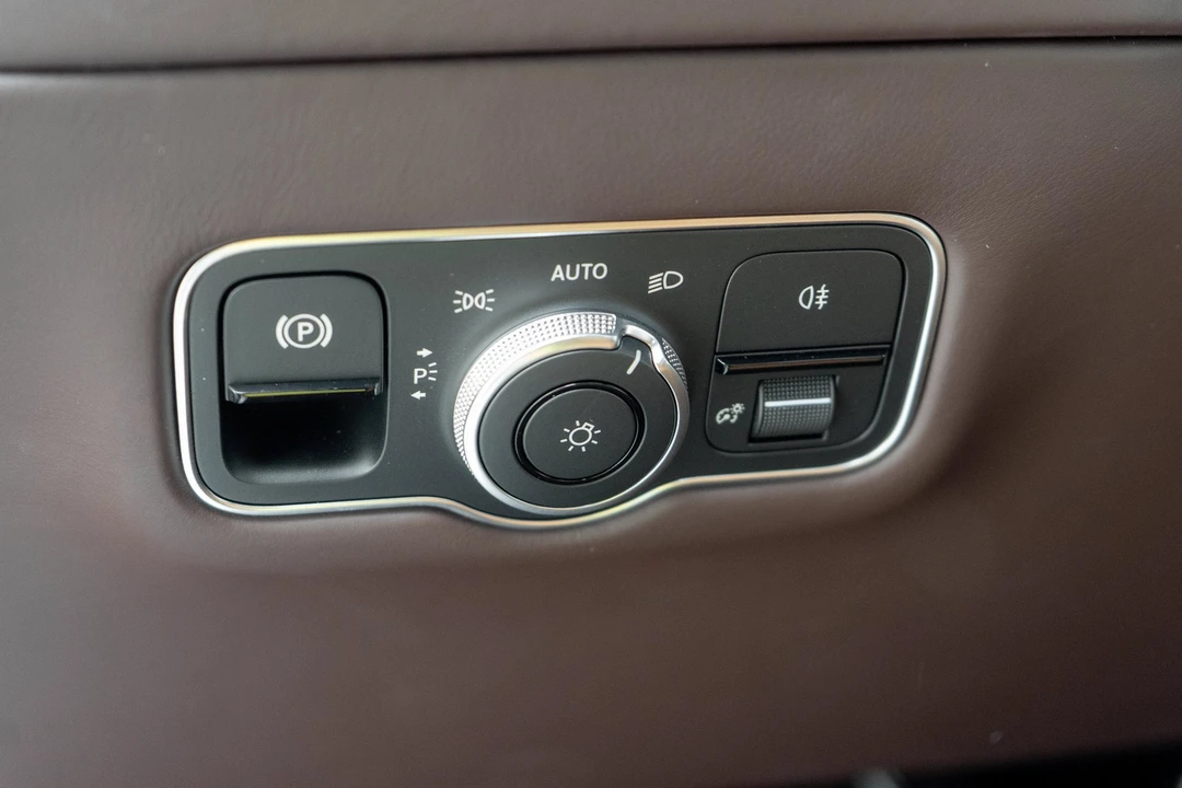 2026 Aston Martin DB12 - Image 16 of 31
