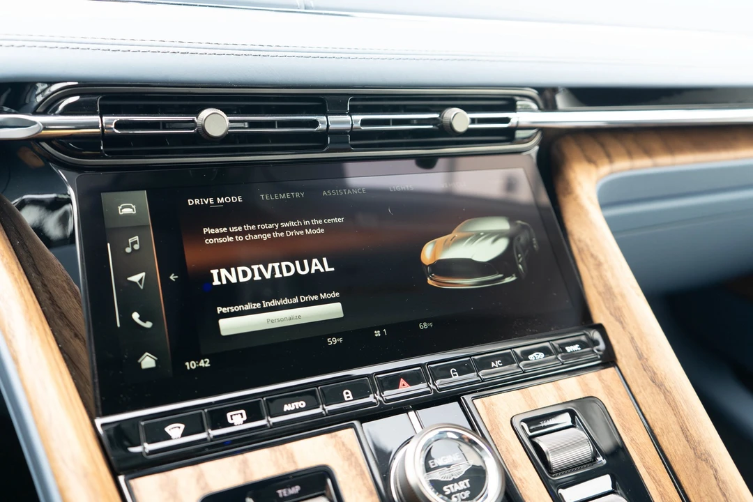2026 Aston Martin DB12 - Image 17 of 31