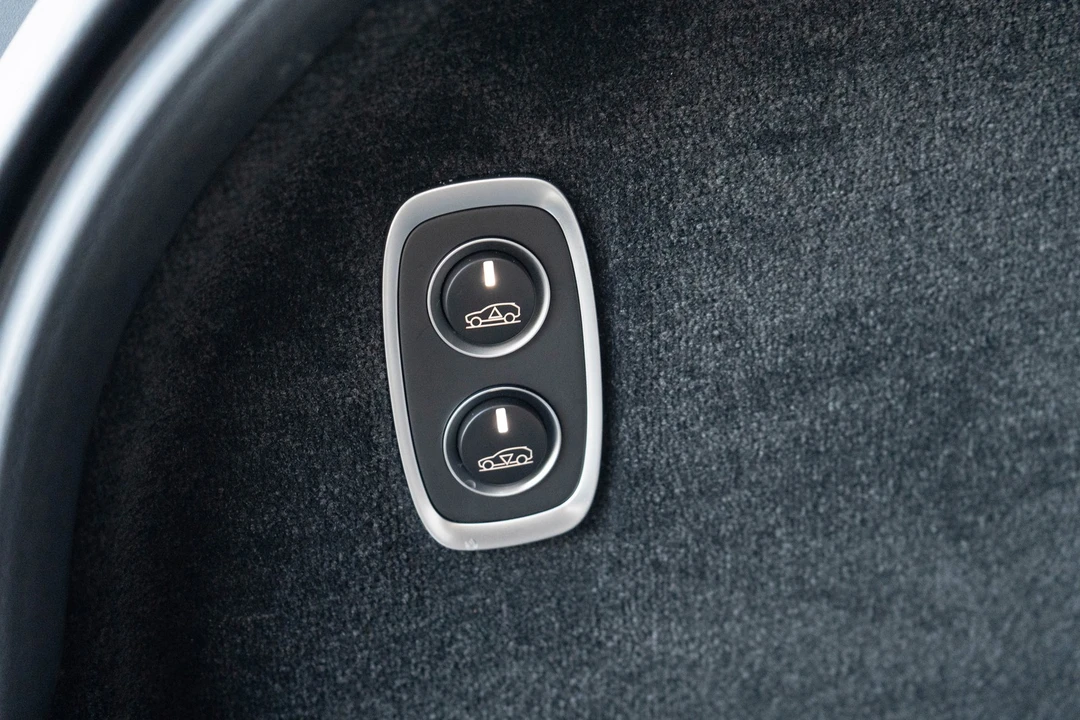 2026 Aston Martin - Image 26 of 31
