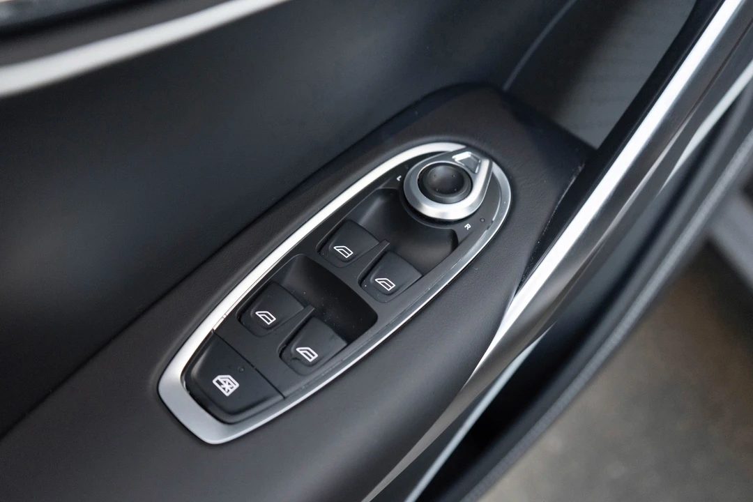 2026 Aston Martin - Image 13 of 31