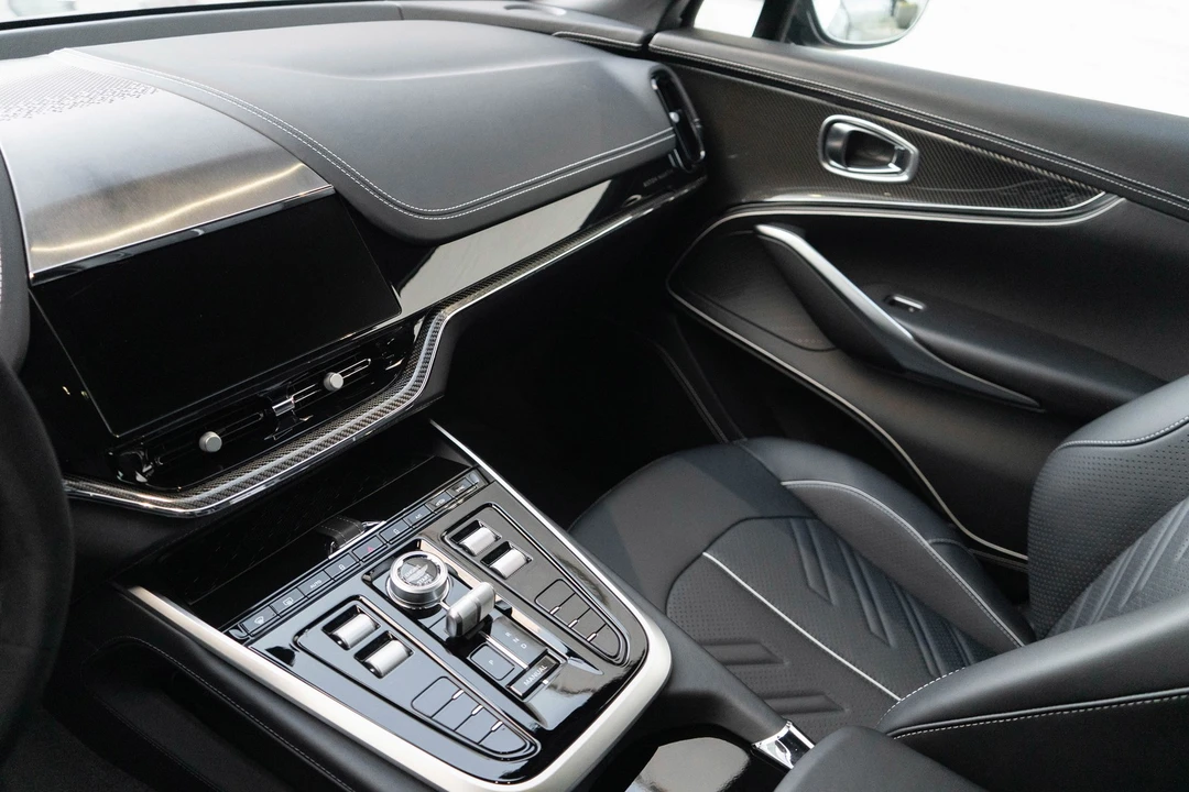 2026 Aston Martin - Image 8 of 31