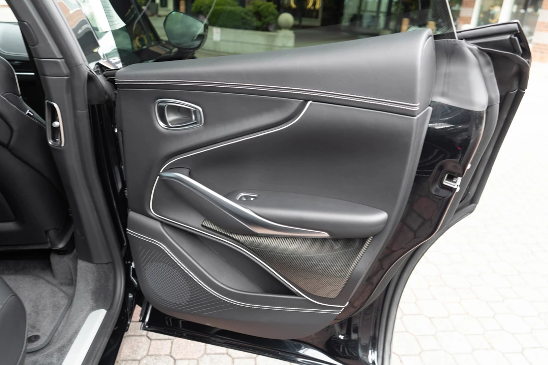 2026 Aston Martin DBX - Image 27 of 31
