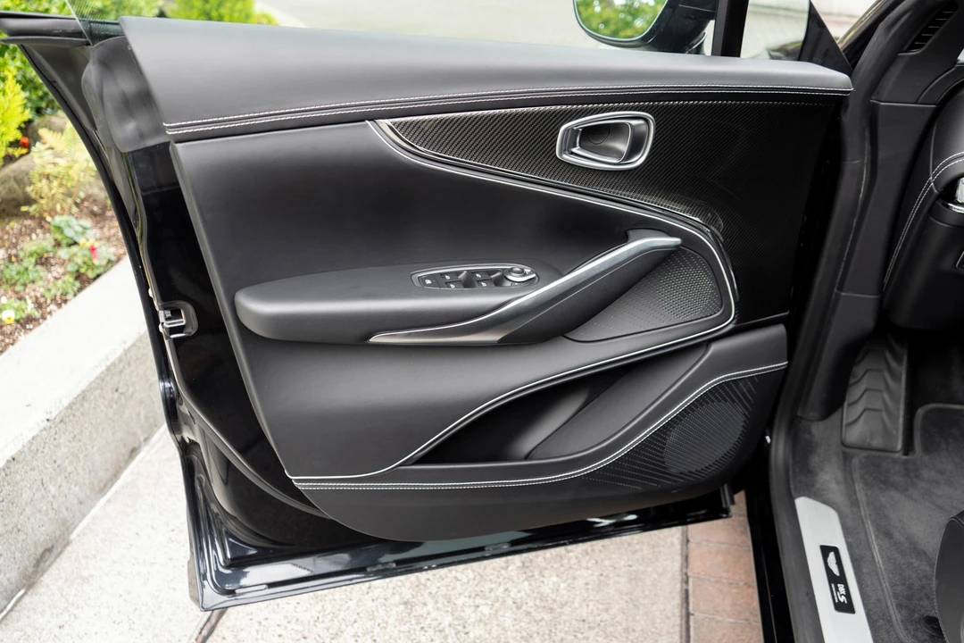 2026 Aston Martin DBX - Image 14 of 31