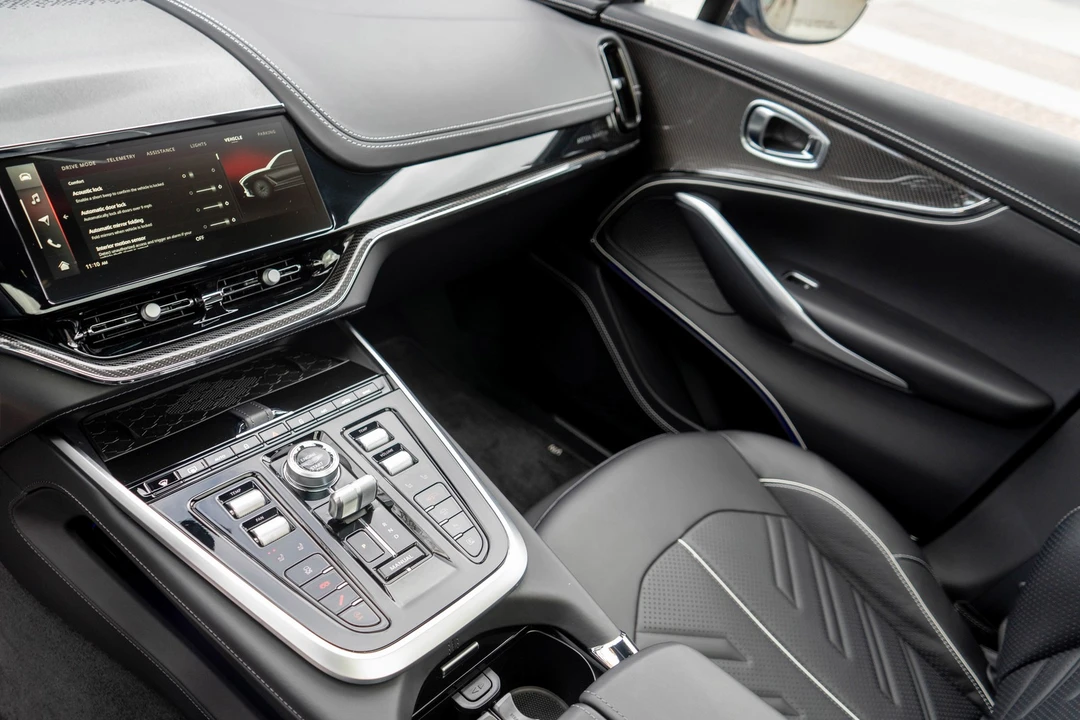 2026 Aston Martin - Image 16 of 31