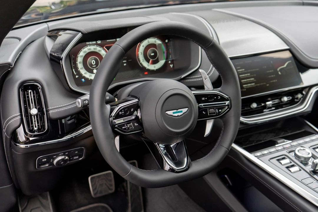 2026 Aston Martin DBX - Image 10 of 31