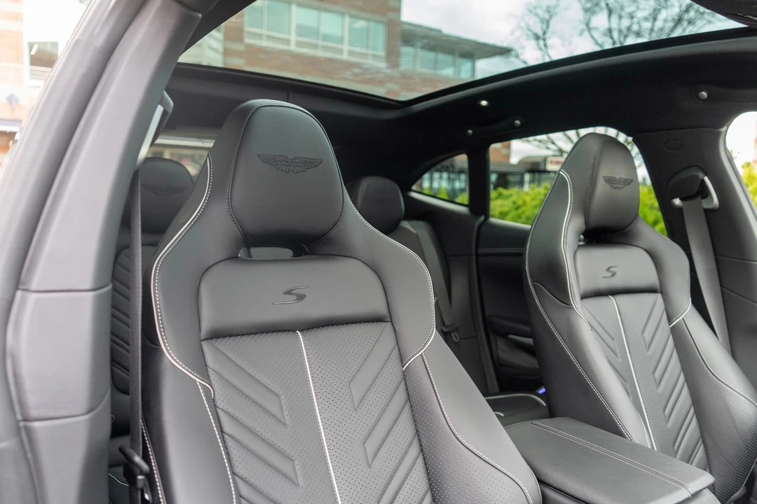 2026 Aston Martin DBX - Image 25 of 31