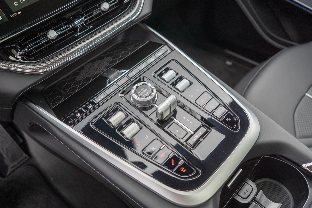 2026 Aston Martin DBX - Image 9 of 31