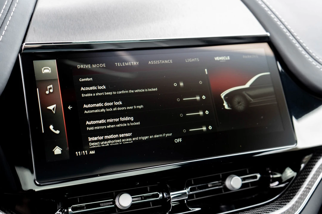 2026 Aston Martin DBX - Image 17 of 31