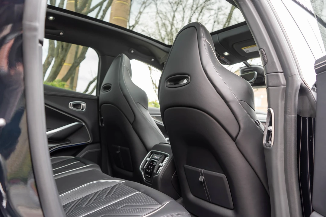 2026 Aston Martin DBX - Image 26 of 31