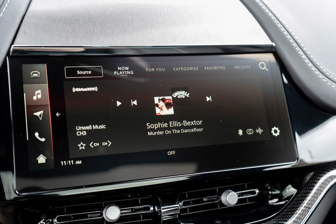 2026 Aston Martin DBX - Image 21 of 31