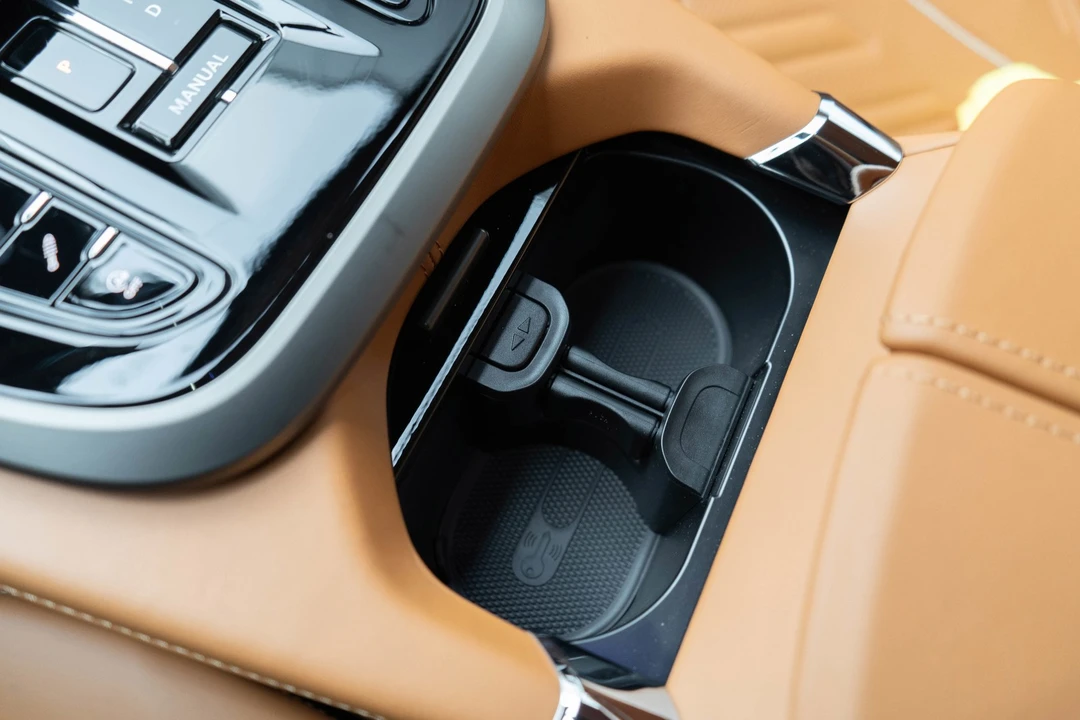 2026 Aston Martin - Image 29 of 31