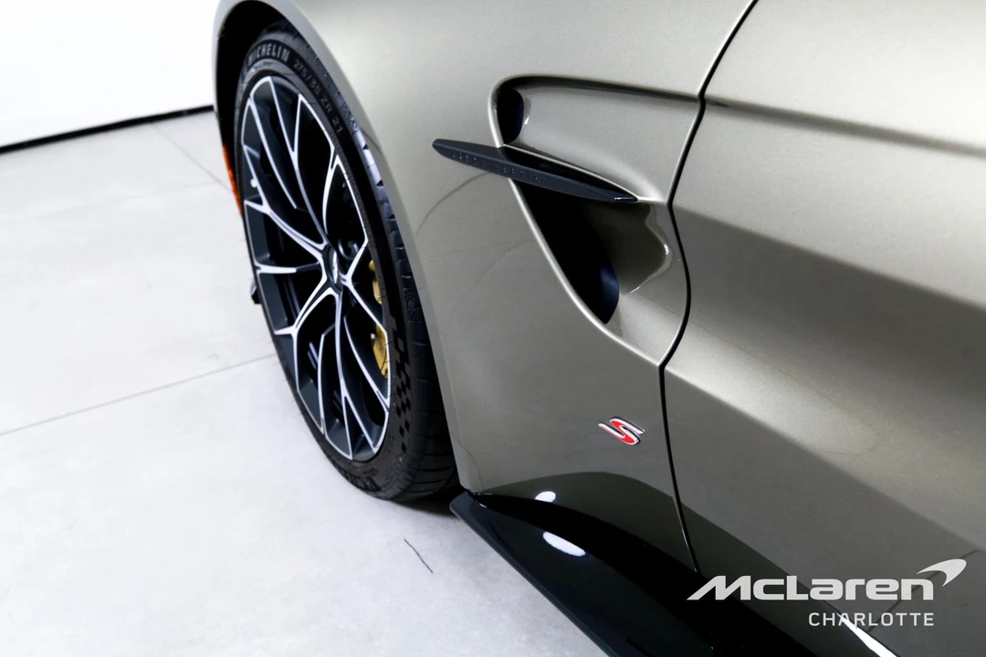 2026 Aston Martin V8 Vantage (2019+) - Image 30 of 31