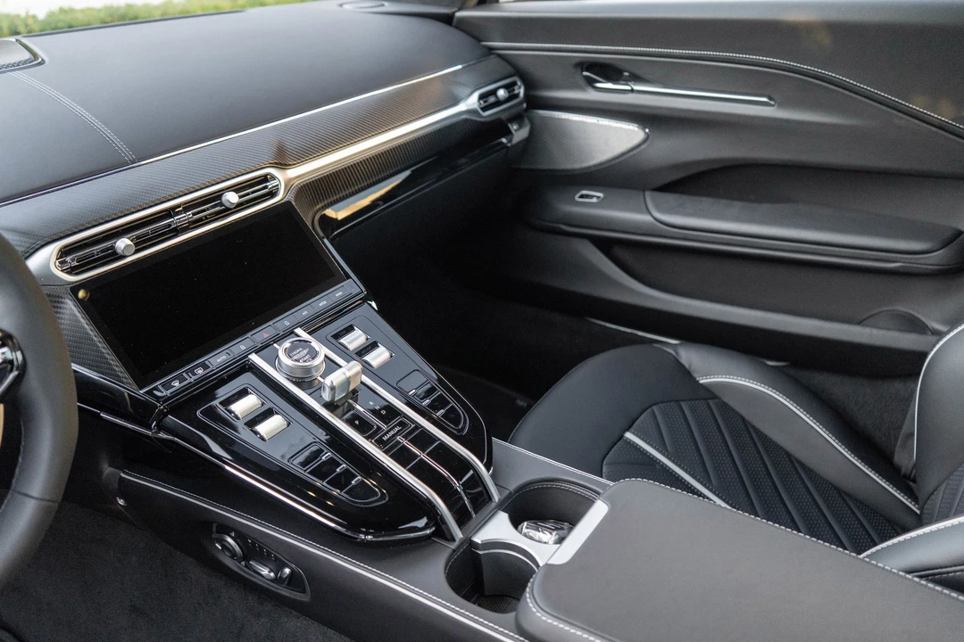 2026 Aston Martin V8 Vantage (2019+) - Image 8 of 21