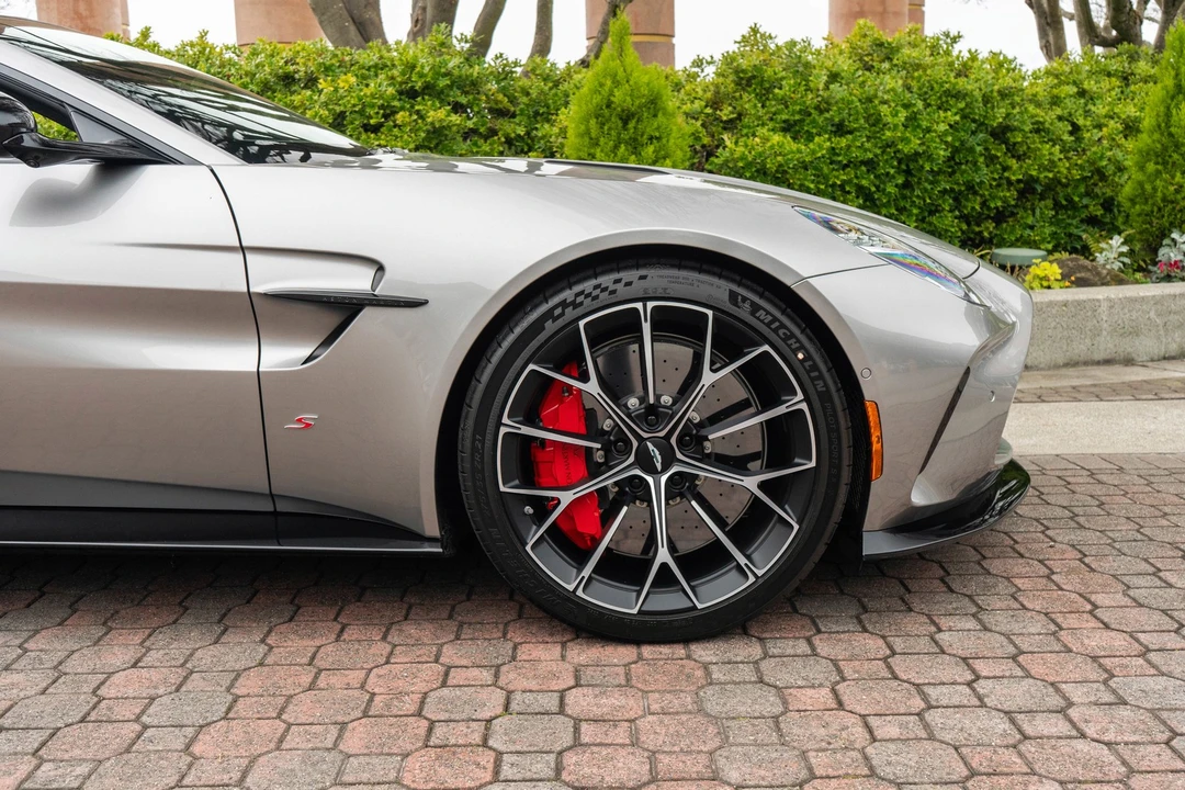 2026 Aston Martin V8 Vantage (2019+) - Image 3 of 21
