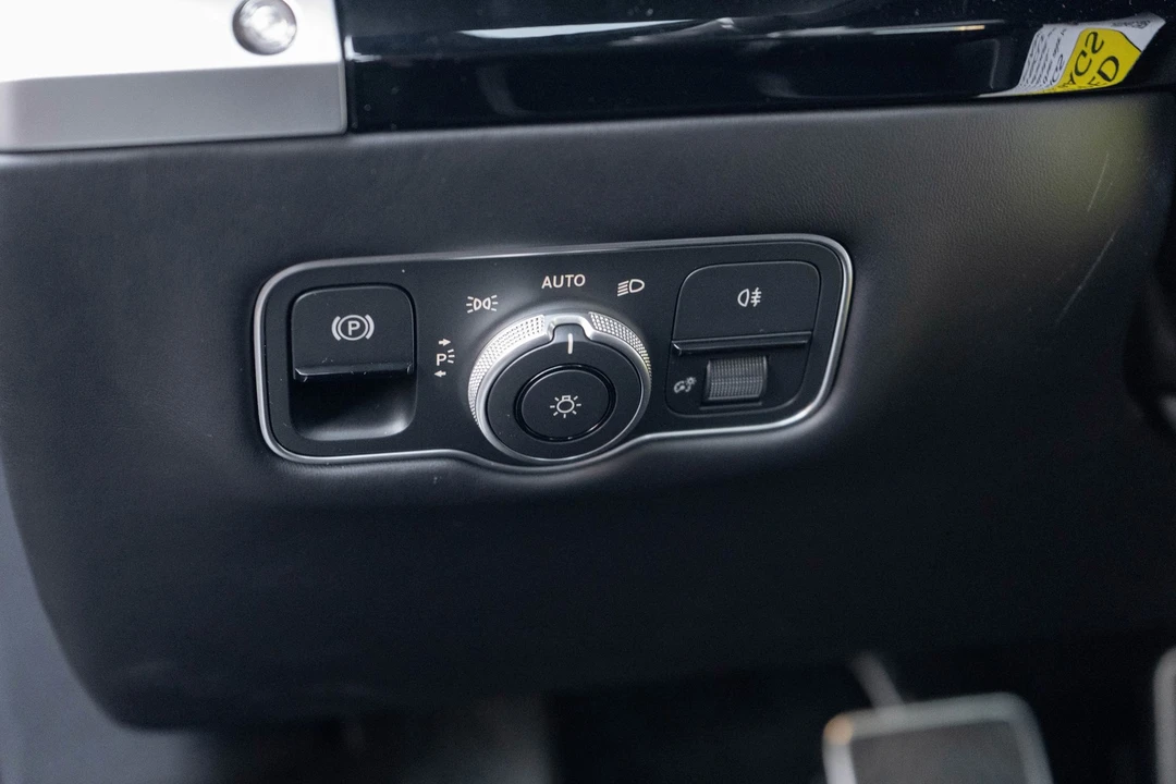 2026 Aston Martin V8 Vantage (2019+) - Image 15 of 21
