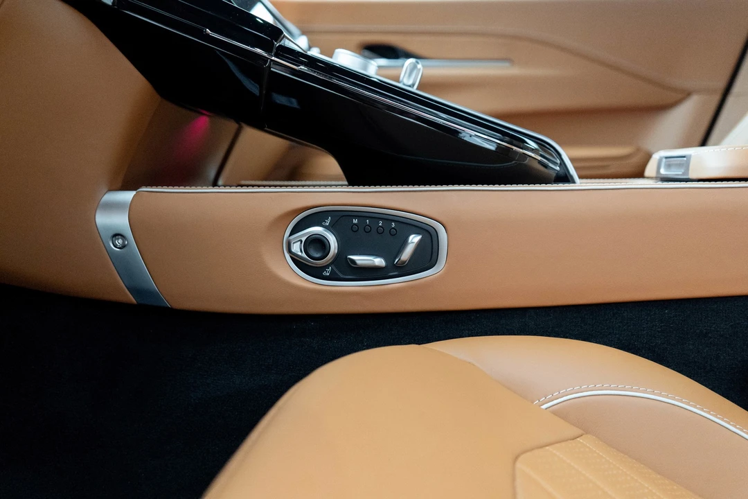 2026 Aston Martin V8 Vantage (2019+) - Image 17 of 21