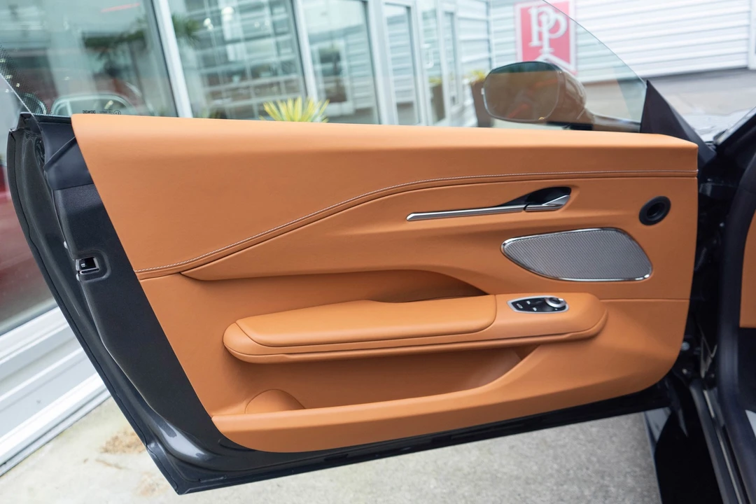 2026 Aston Martin V8 Vantage (2019+) - Image 14 of 21