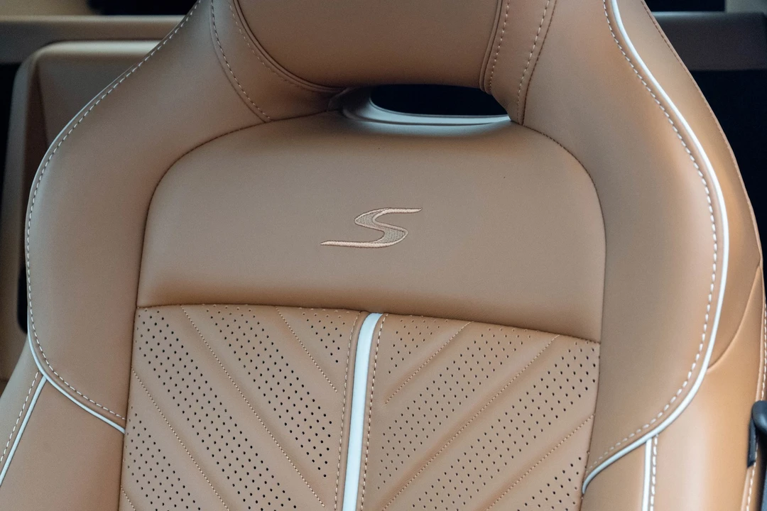2026 Aston Martin V8 Vantage (2019+) - Image 13 of 21