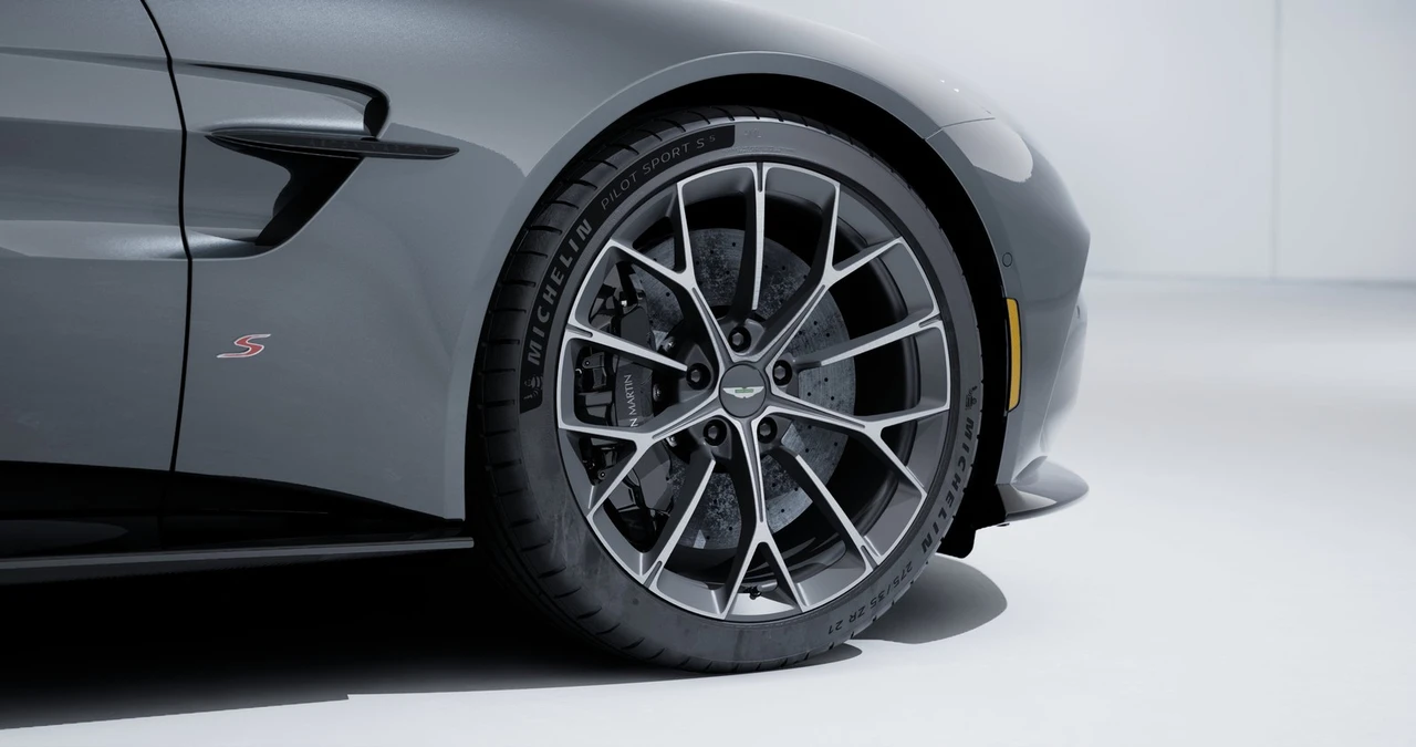 2026 Aston Martin V8 Vantage (2019+) - Image 4 of 13