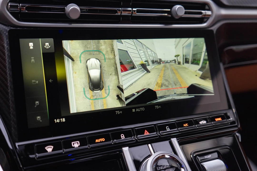 2026 Aston Martin V8 Vantage (2019+) - Image 20 of 21