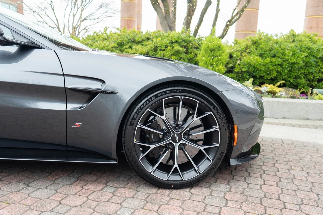 2026 Aston Martin V8 Vantage (2019+) - Image 3 of 21