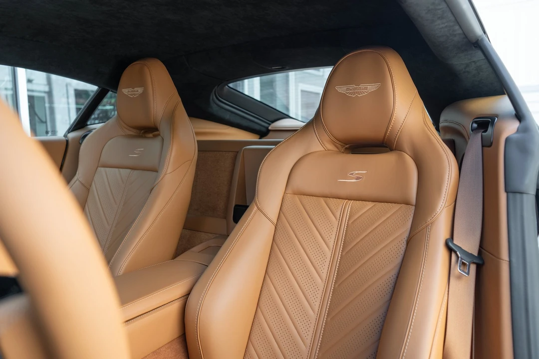 2026 Aston Martin V8 Vantage (2019+) - Image 9 of 31